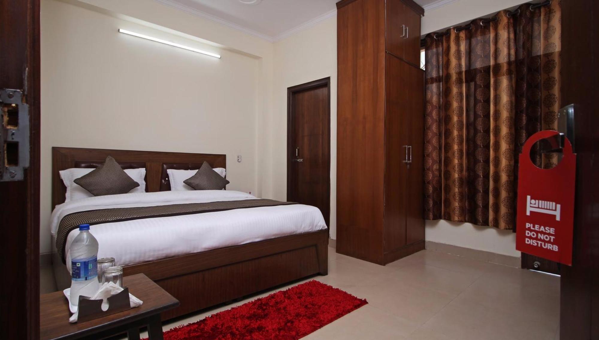 โอโย 9273 สุริยา พาเลซ Hotel นิวเดลี ภายนอก รูปภาพ