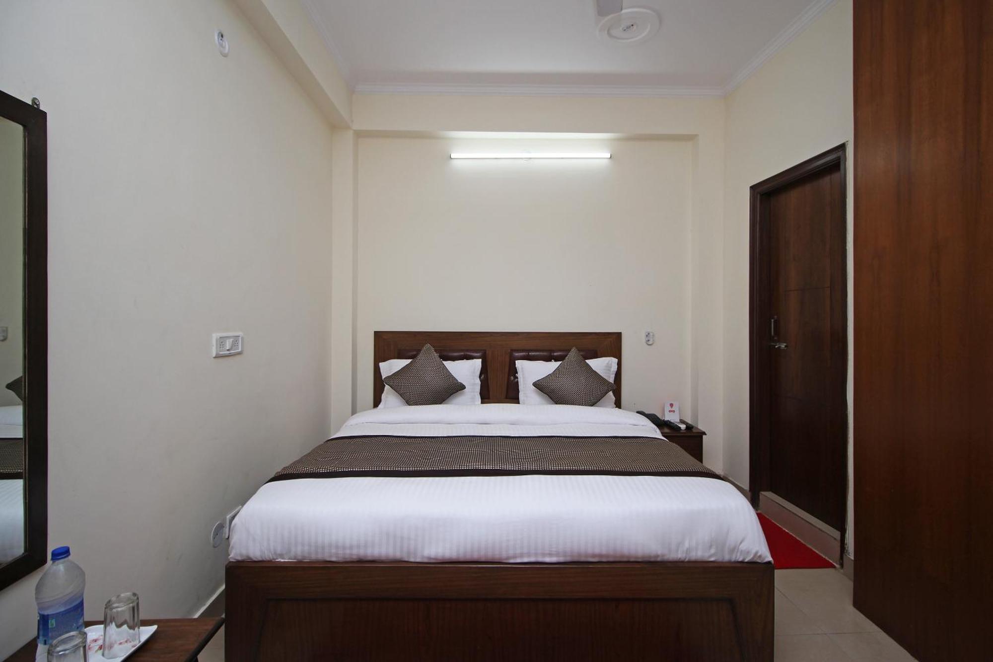 โอโย 9273 สุริยา พาเลซ Hotel นิวเดลี ภายนอก รูปภาพ
