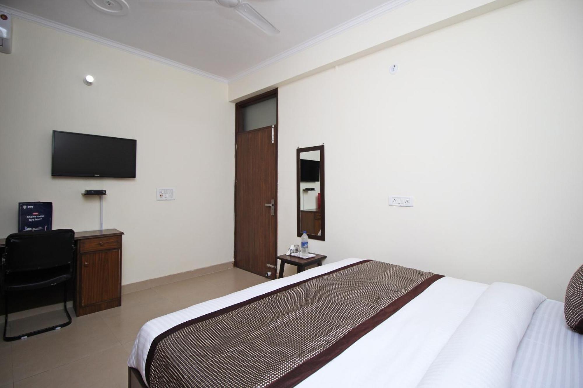 โอโย 9273 สุริยา พาเลซ Hotel นิวเดลี ภายนอก รูปภาพ